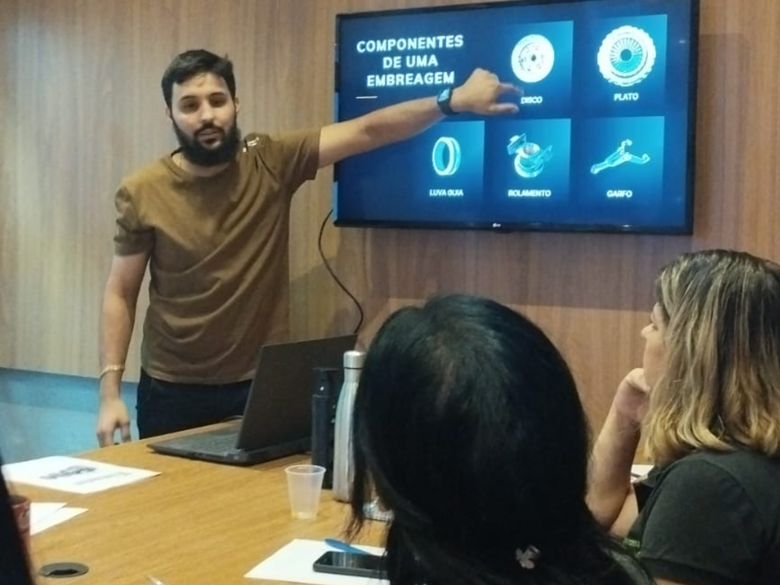 Capacitação Embreagens Forte: Aprimorando Conhecimento e Atendimento